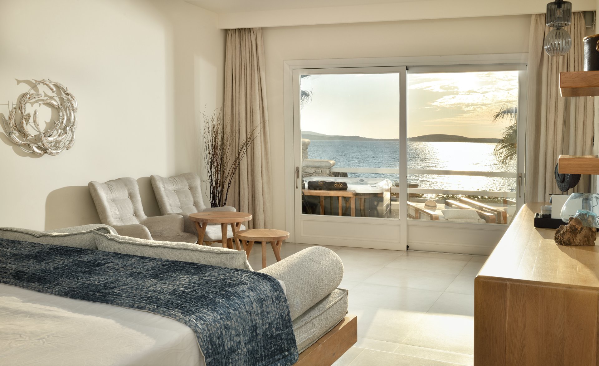 Luxury Beachfront Suite with Outdoor Jacuzzi