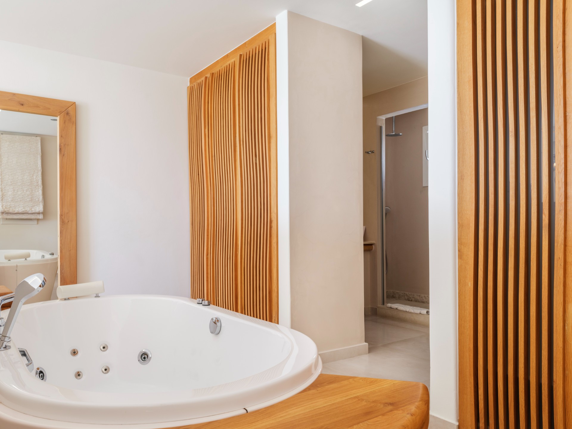 Premium Honeymoon Suite