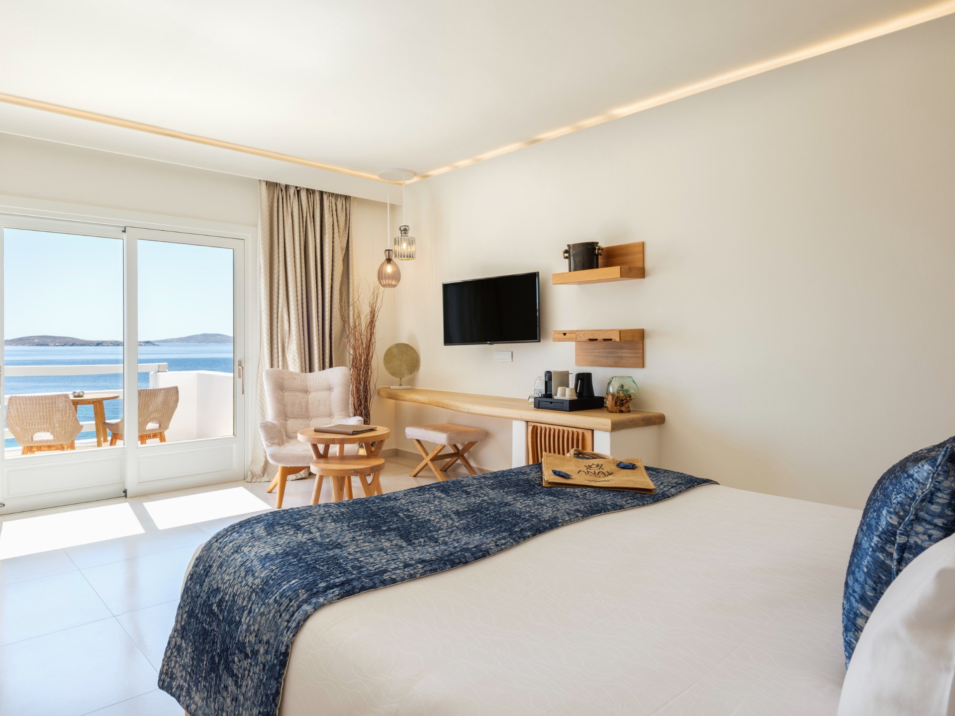 Premium Honeymoon Suite